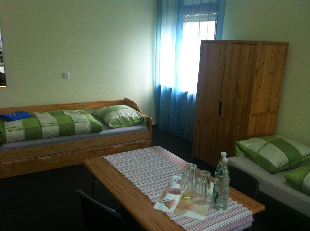 Pension Moldova Nürnberg Exteriör bild